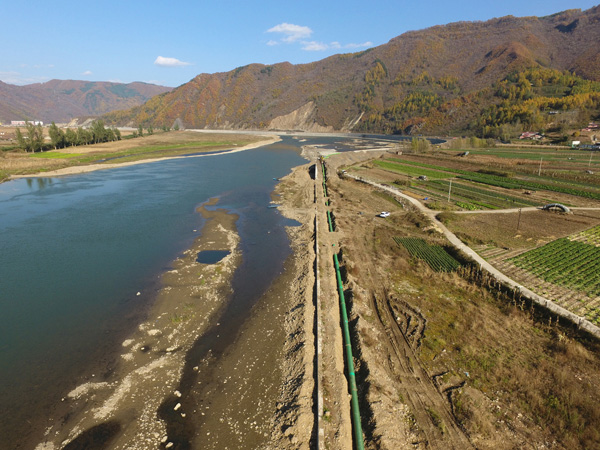 碧綠的管子，也就是新澎公司供應(yīng)的內(nèi)襯不銹鋼復(fù)合鋼管哦